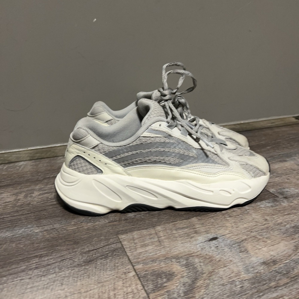 Size 8.5 Adidas Yeezy Boost 700 V2 Static White Silver Gray Mens Shoes EF2829